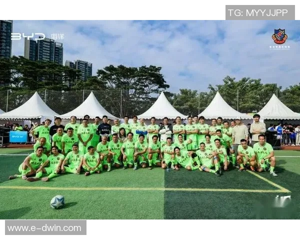 香港足球明星与南京球队激情对决展现足球魅力与友谊之战